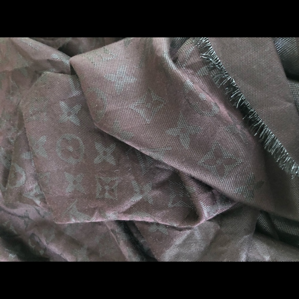 Excellent condition Louis Vuitton metallic scarf
